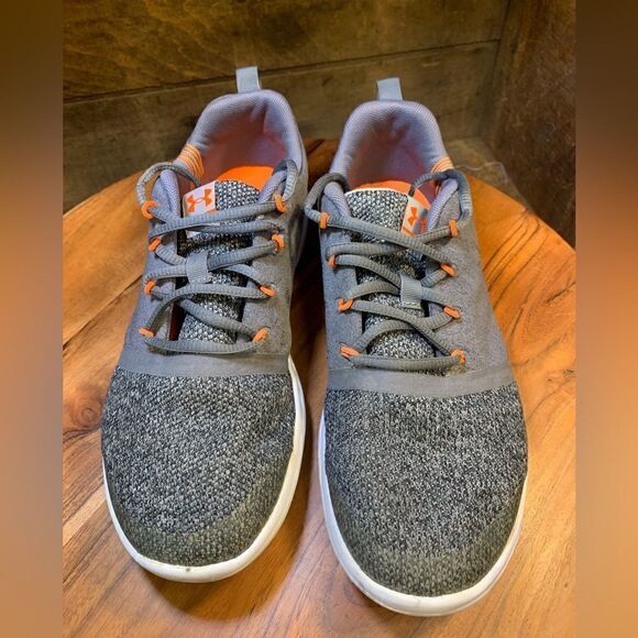 Under Armour youth sneakers.  Inv 5494 - Picture 1 of 6